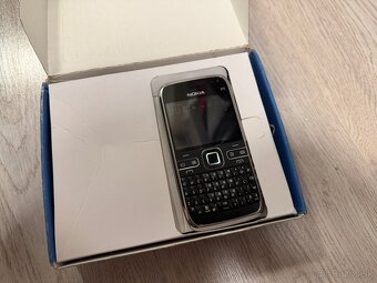Nokia E72 + Nokia 7230 - 4