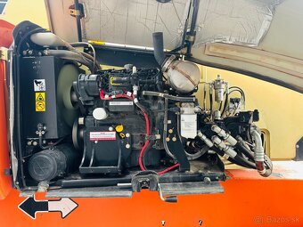 Terenní plošina JLG 800AJ - 4