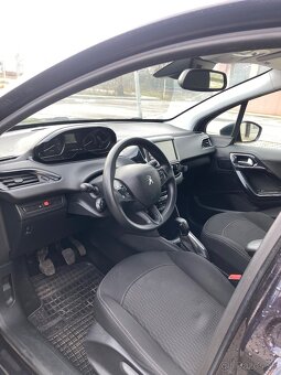 Peugeot 208 1,2 2018 91 352 km 6000€ - 4