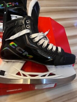 🔥 Hokejové korčule CCM JETSPEED FT8 PRO – CUSTOM 🔥 - 4