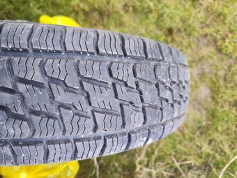 Predám pneu Lada Niva - 4