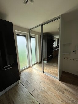 Moderný 3 izb. Vajnory s parkovacím miestom novo zariadený - 4