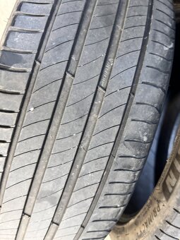225/40R18 - 4