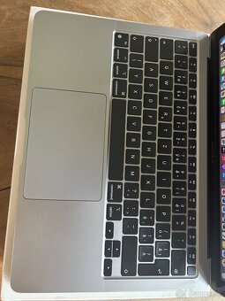 Apple MacBook Air M1 (2020) – 16 GB RAM, 256 GB SSD - 4