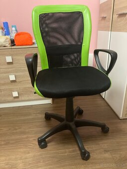 Písací stôl + knihovníčka + stolička. - 4