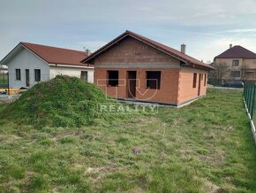 Rozostavaný rodinný dom v štádiu hrubej stavby v obci... - 4