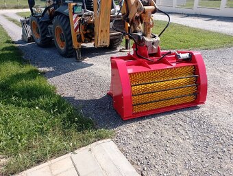 Triediaca lyžica jcb - 4