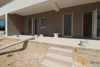 Vodice - novostavba s vlastnou záhradou a skladom - 4