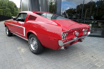 Ford Mustang - 4