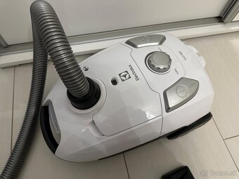 Vysávač Electrolux EASY GO - 4