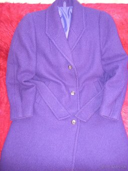 💜 Predám elegantný dámsky kabát v krásnej fialovej farbe - 4