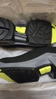 Bezpecnostna obuv nova  UVEX velkost 42 - 4