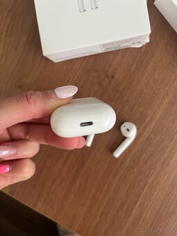Apple sluchadla AirPods 1 Číslo modelu: A1523 - 4