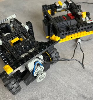 Lego Technic - Auto (8082) - zlava - 4