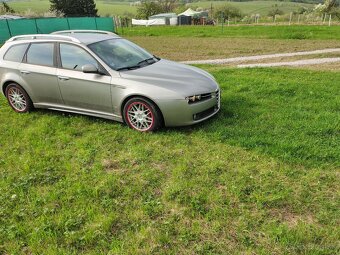 Predám Alfa Romeo 159 1.9.jtd.110kw verzia tí - 4