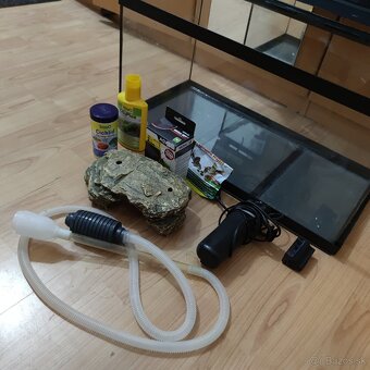 Predám 80l akvarium s pruslušenstvom - 4