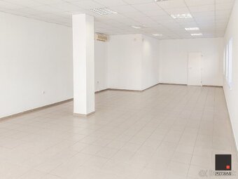 ATRAKTÍVNY PRIESTOR NA OBCHOD, KLIENTSKÉ CENTRUM ALEBO KANCE - 4