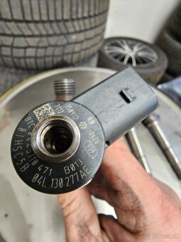 VSTREKOVACIE TRYSKY VAG 2.0 TDI 04L130277AE 0445110471 - 4