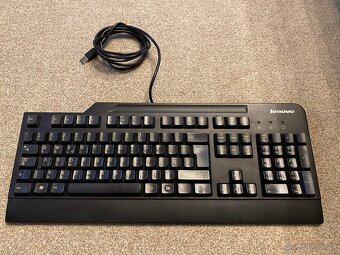 Pc monitor ASUS 19” s káblami + bonus klávesnica Lenovo - 4