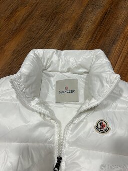 Biela moncler vesta kvalitna perfektne nova nenosena vest - 4