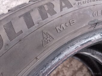 Predám 2ks Zimné Pneumatiky 215/55 R17 M+S - 4