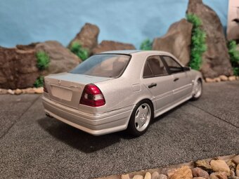 prodám model 1:18 mercedes benz C36 AMG - 4