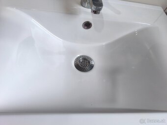 Závesná skrinka s umývadlom - 4