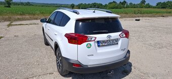 Predám Toyota RAV4 2.2 l D-4D Active 2015 vo výbernom stave - 4