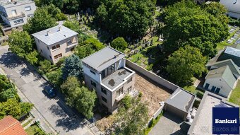 Je to bývanie v centre, či vila v prírodnom prostredí Bôriku - 4