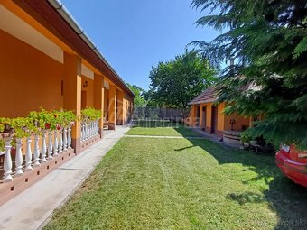 Exkluzívne na predaj šikovný vidiecky RD na peknom 14,… - 4