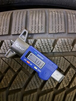 Continental winter contact 235/45/R20 xl - 4