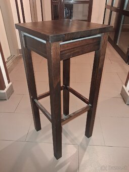 Predám 2 drevené barové stoličky, výška 80 cm, nepoužívané - 4