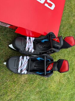 Nové hokejové brusle CCM JetSpeed FT6 PRO - velikost 8.0 Reg - 4