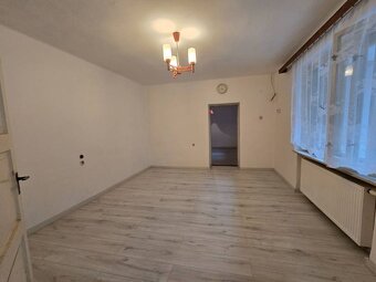 Zateplený rodinný dom + garáž a malá záhradka - 4
