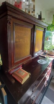 Starožitna drevená komoda a stôl - 4