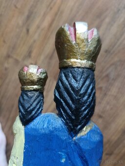 Stará drevená socha Madona s dieťaťom - 4