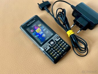 Sony Ericsson C702 - 4