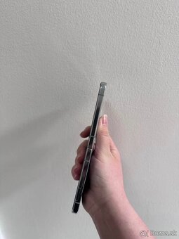 Samsung galaxy Z Flip5 - 4