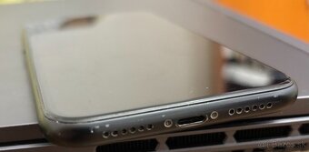 Predám Iphone XR 64 GB - 4