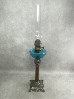 Starožitná petrolejová lampa ,modré sklo - 4