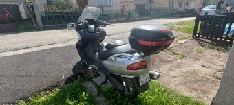 Suzuki Burgman 650 - 4