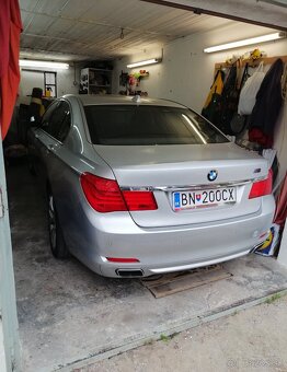 BMW 750i - 4