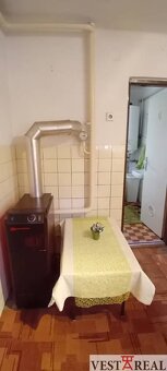 Na predaj tehlový rodinný dom 3+1 s garážou a predzáhradkou - 4