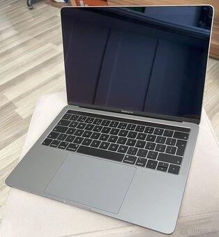 MacBook Pro 13" (2019) Touch Bar – výborný stav - 4