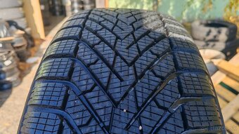 Zimné pneu 225/50 R17 --- PIRELLI - 4