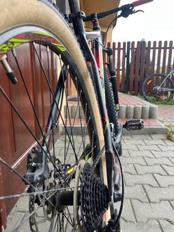 ZNÍŽENÁ CENA Genesis Impact 3.5 - 4