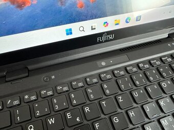 Fujitsu LifeBook U939X 2v1 / i5 / 8GB / 256GB NVMe / Win11 - 4