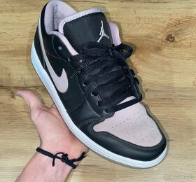 Air Jordan 1 Low SE Men's Shoes - 4