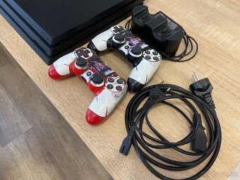 Predám PS 4 pro - 4