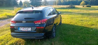 Hyundai i30 CW 1.5 T-GDi mHEV Family - 4